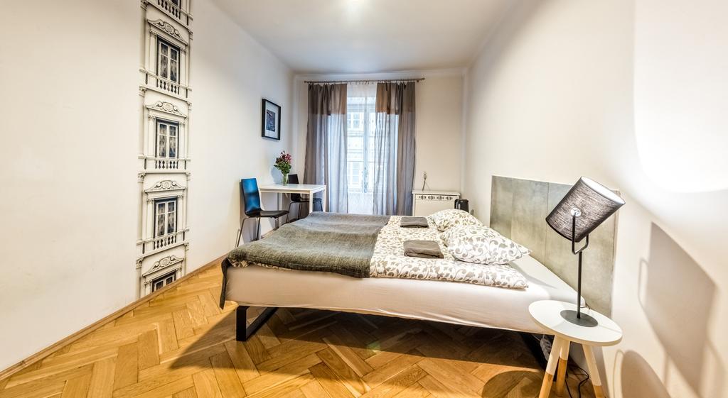 Flamingo Premium Hostel Cracovie Extérieur photo