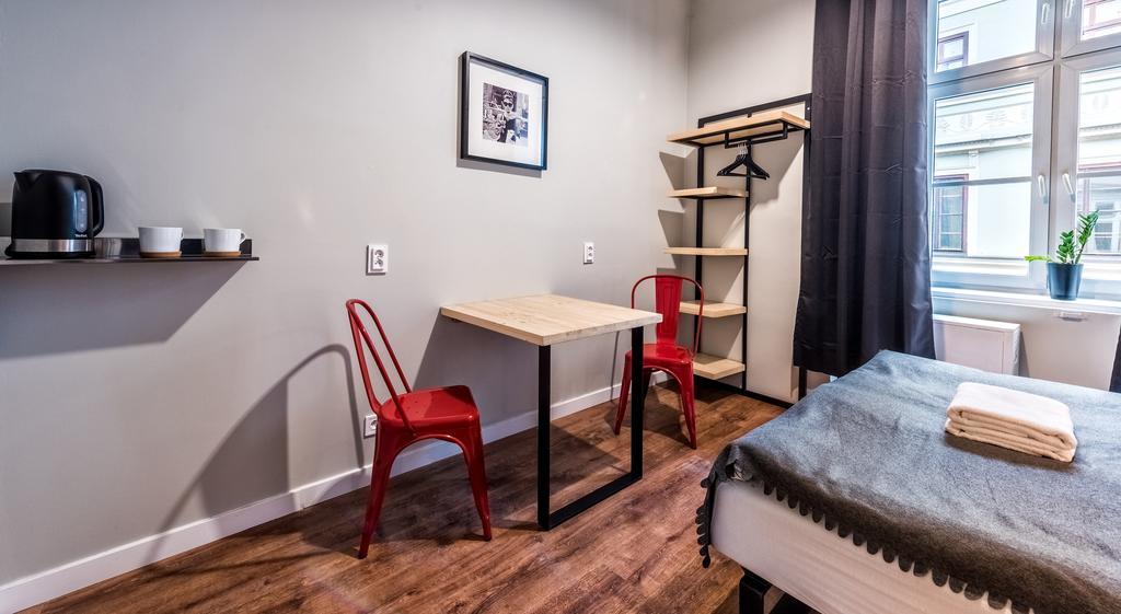 Flamingo Premium Hostel Cracovie Extérieur photo