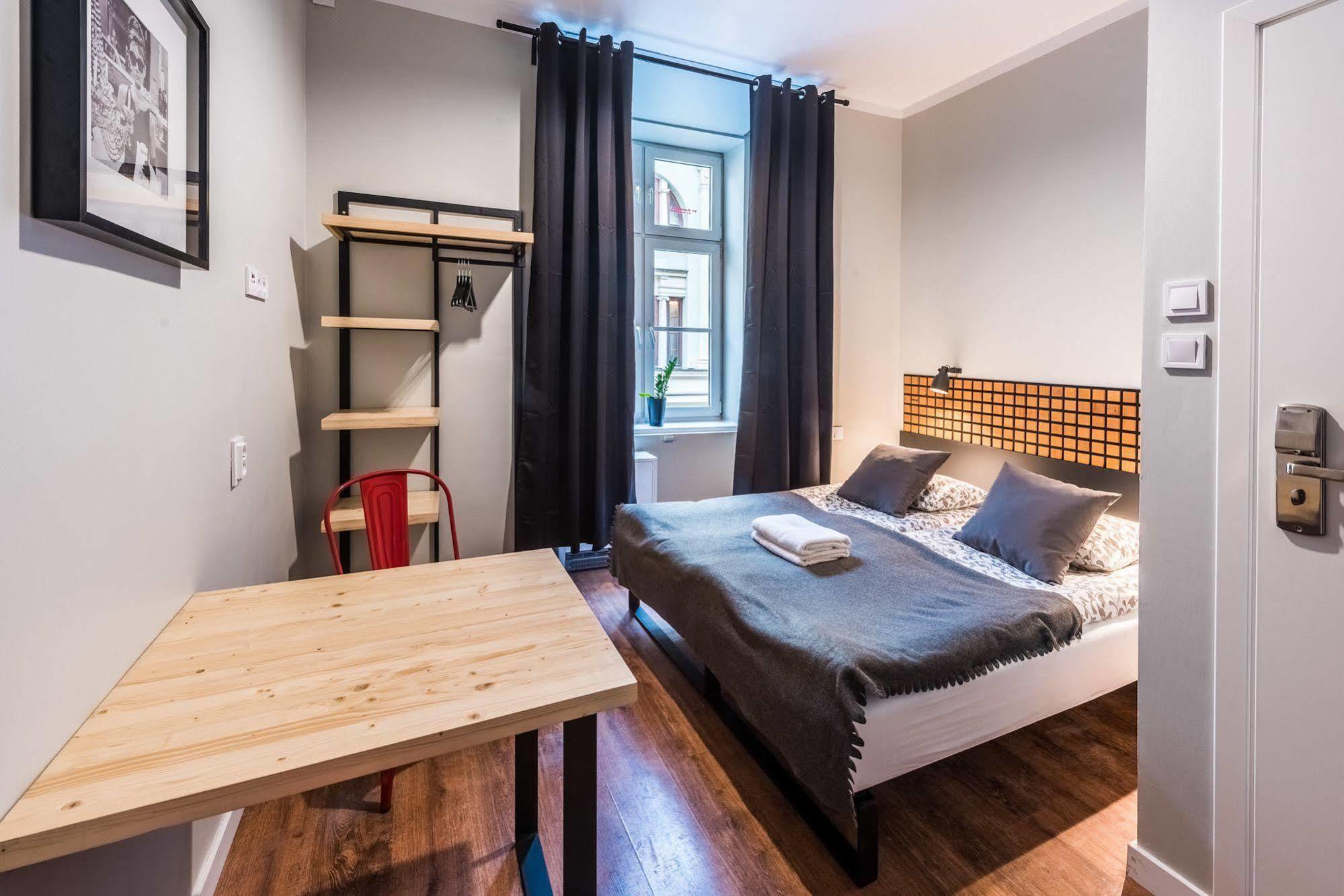 Flamingo Premium Hostel Cracovie Extérieur photo