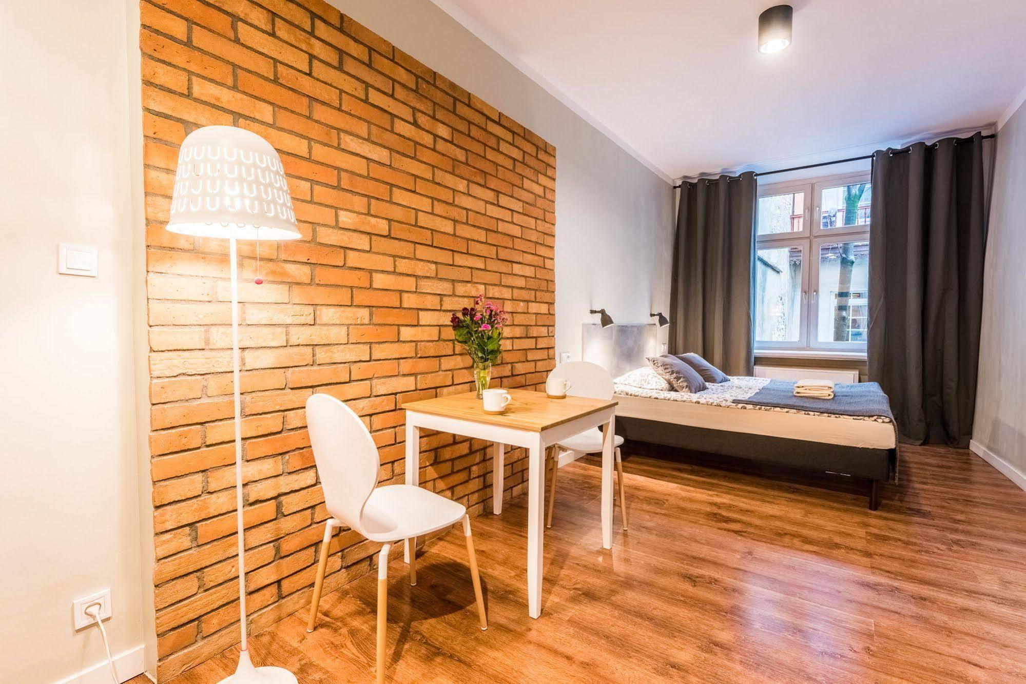 Flamingo Premium Hostel Cracovie Extérieur photo