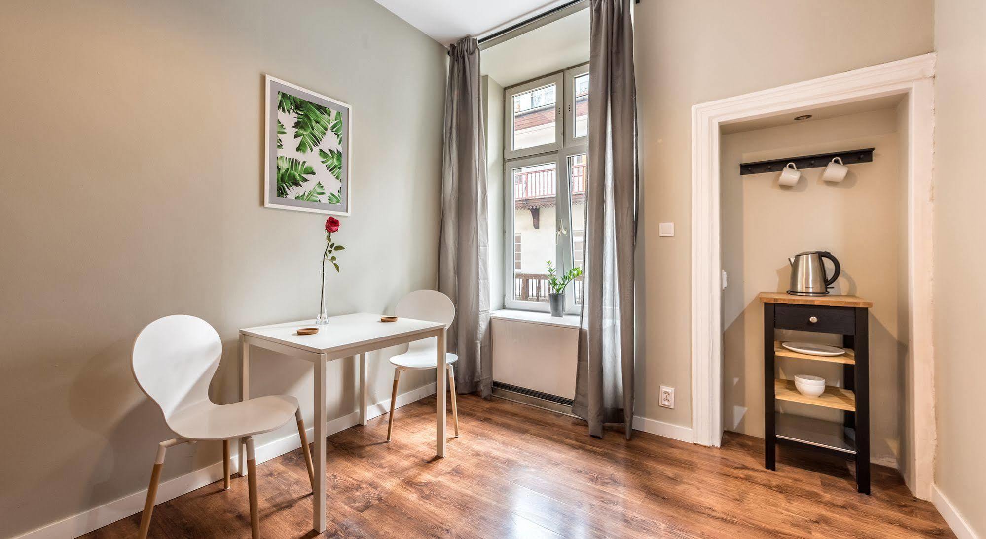 Flamingo Premium Hostel Cracovie Extérieur photo