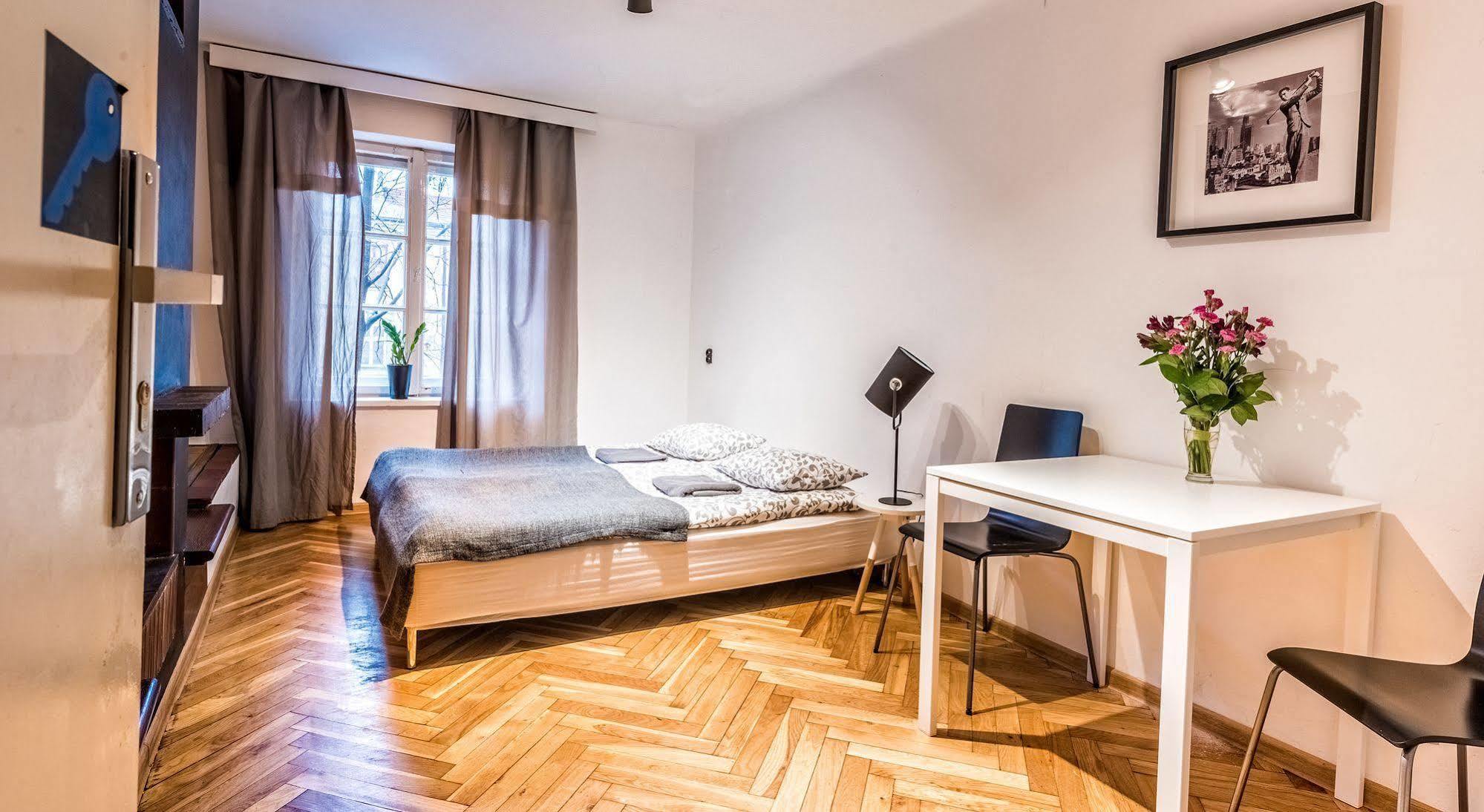 Flamingo Premium Hostel Cracovie Extérieur photo