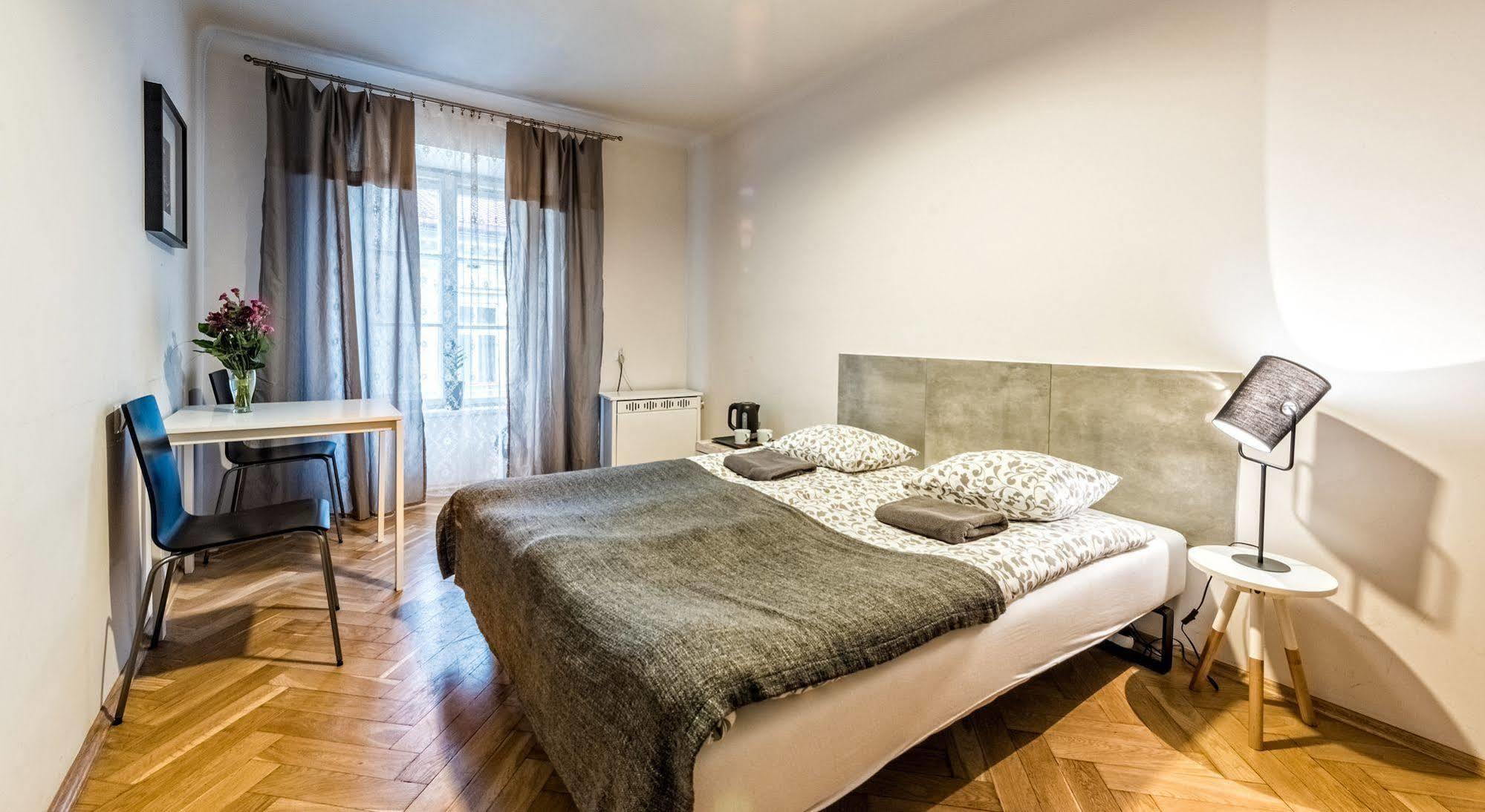 Flamingo Premium Hostel Cracovie Extérieur photo